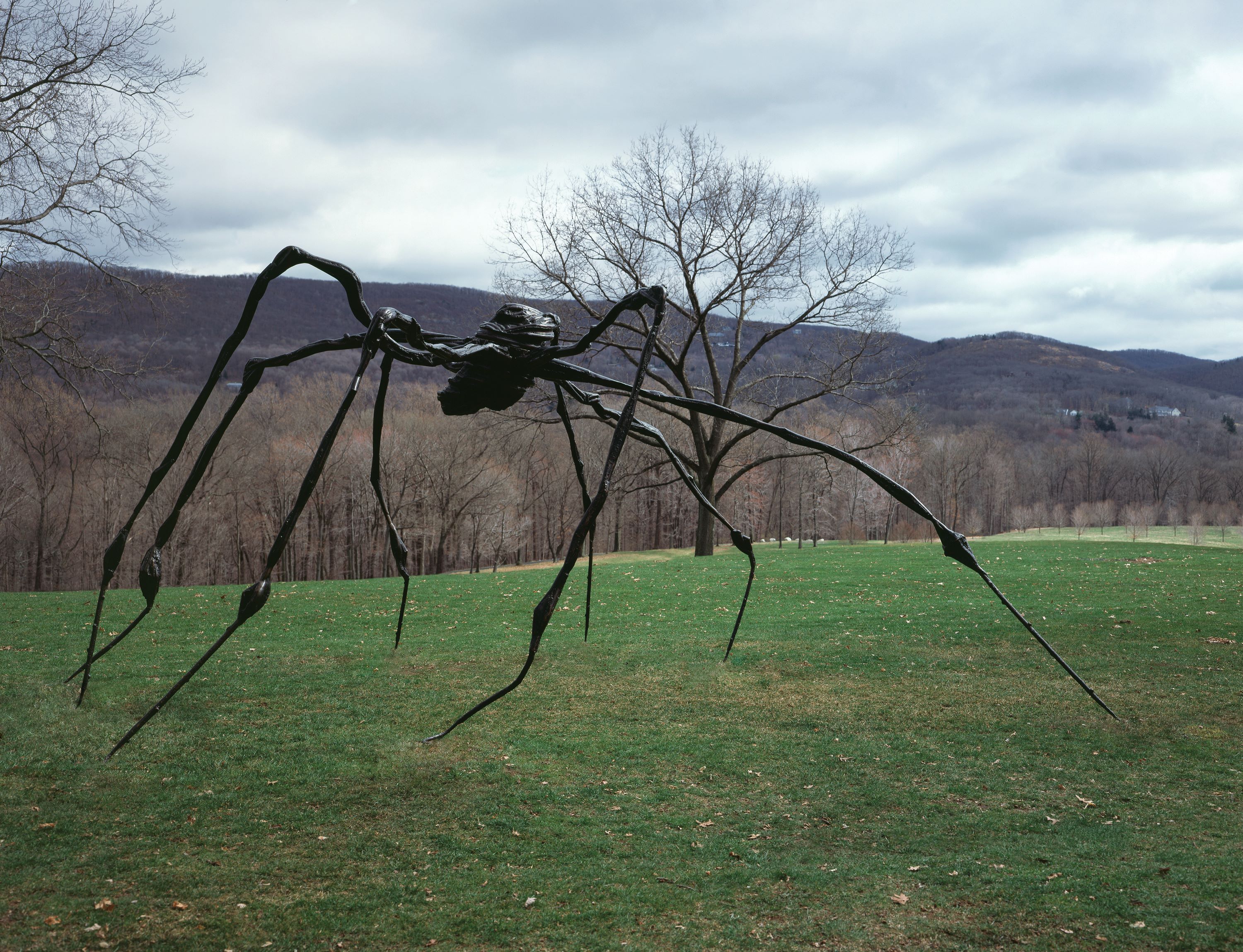 Put a spooky spin on your wedding day with sculpture